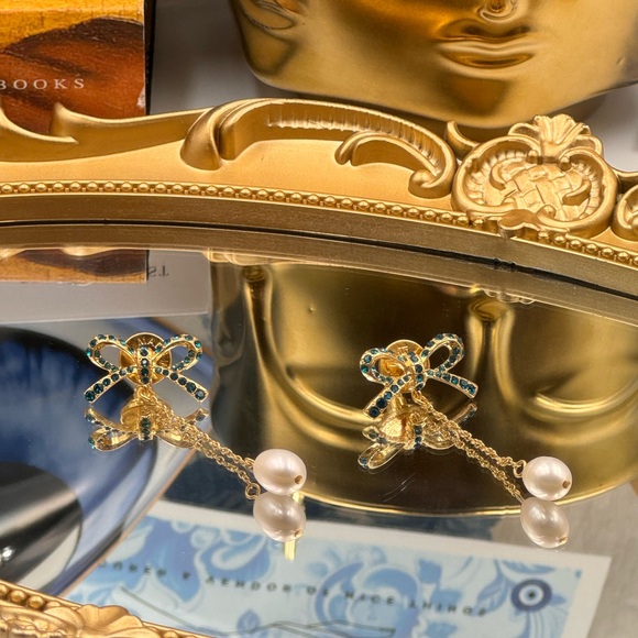 🆕 OSCAR DE LA RENTA 🧿 NWOT Swarovski Blue Crystal Bow Pearl Drop Earrings - Picture 7 of 15